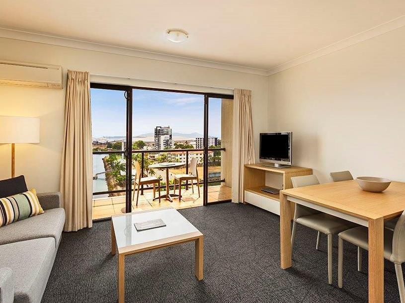 Aligned Corporate Residences 汤斯维尔 外观 照片