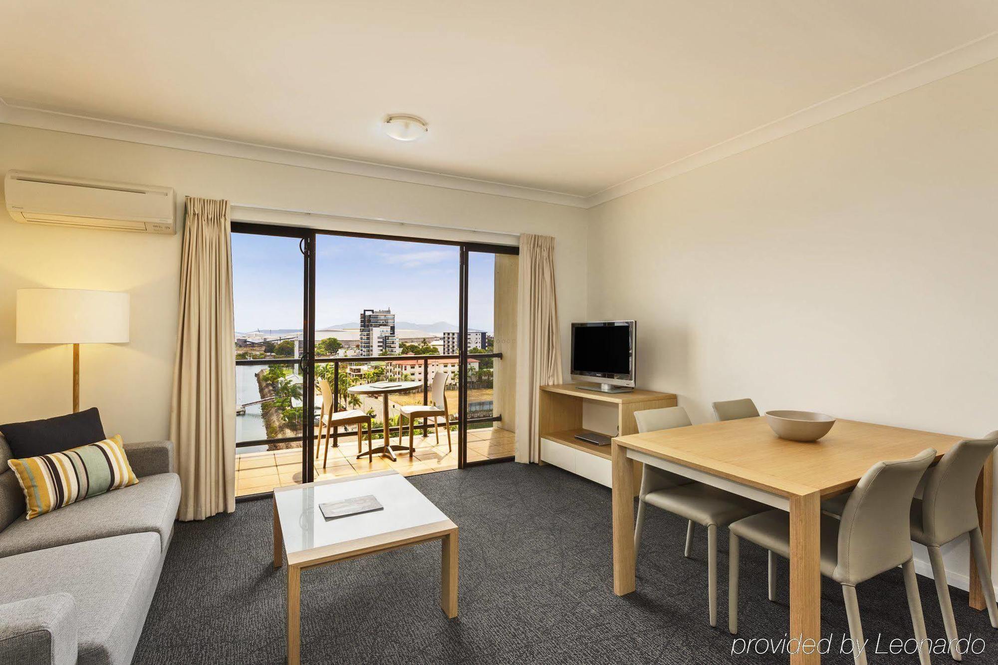 Aligned Corporate Residences 汤斯维尔 外观 照片
